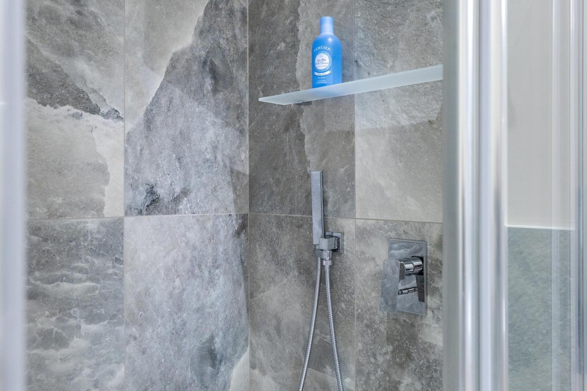 C8 Apartments Asti Luaran gambar